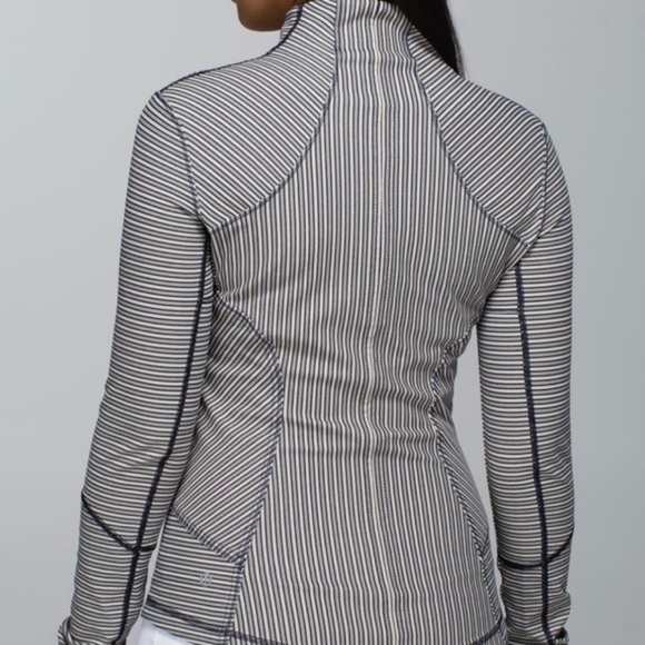 Lululemon Forme Jacket II *Textured - Picture 2 of 10